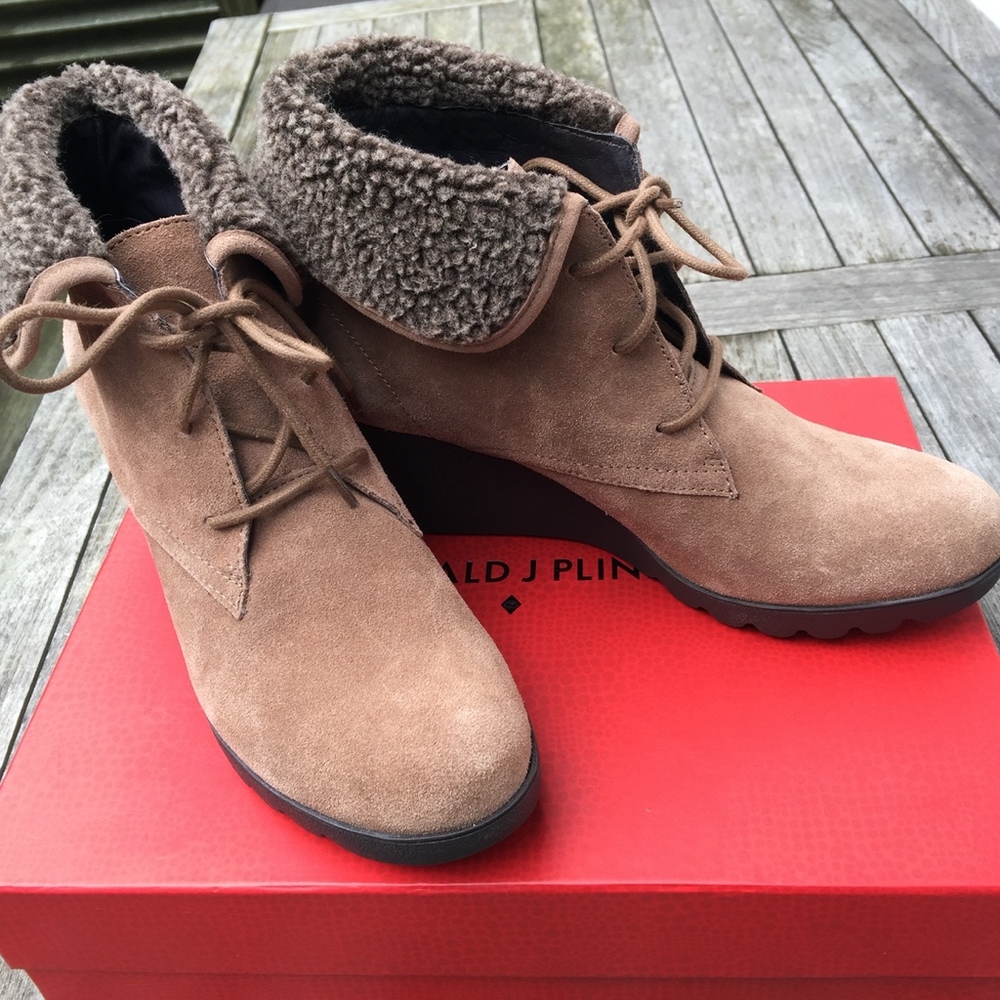 Donald J Pliner Suede Wedge Ankle Boots SZ 8.5